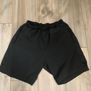 Men’s LuluLemon 7inch inseam black shorts with liner